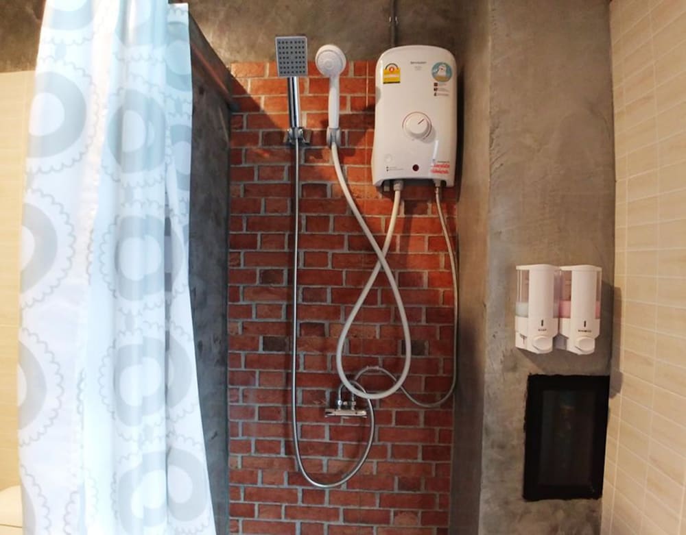 Standard Room with Private Bathroom photo 2