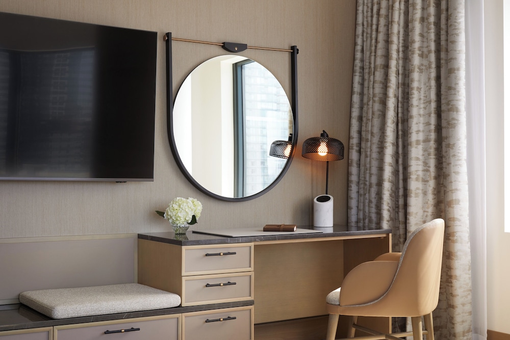 Classic Room, 2 Queen Beds, Accessible Bathtub (Mobility)