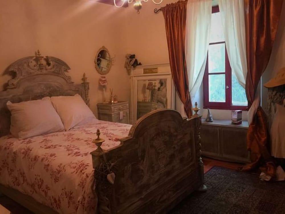 Marie Antoinette photo 1