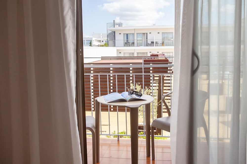 Triple Room, Balcony - Photo 8