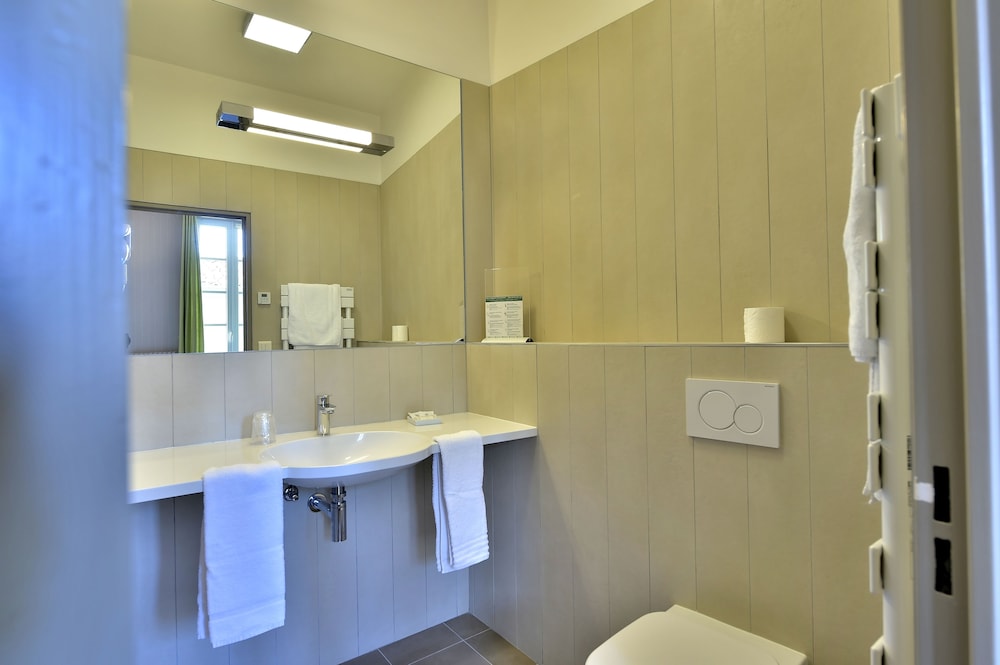 Double or Twin Room - Photo 5