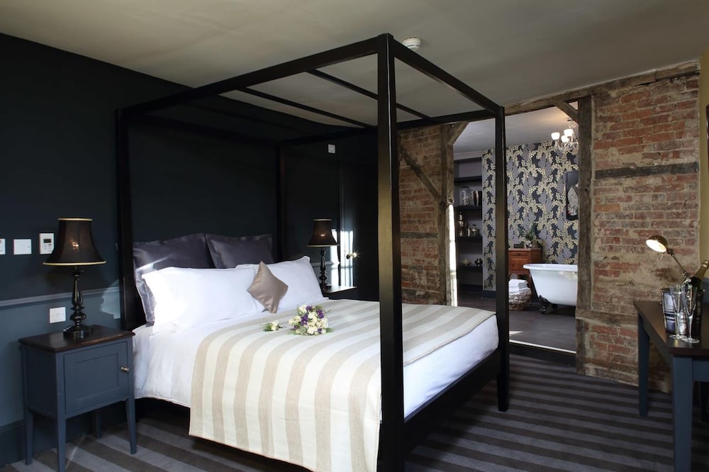 Honeymoon Suite photo 3