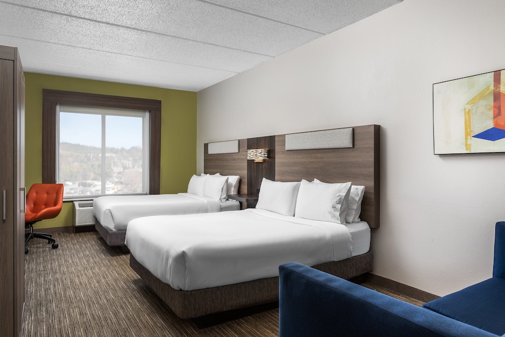 Suite, Multiple Beds (Dry Bar) photo 2