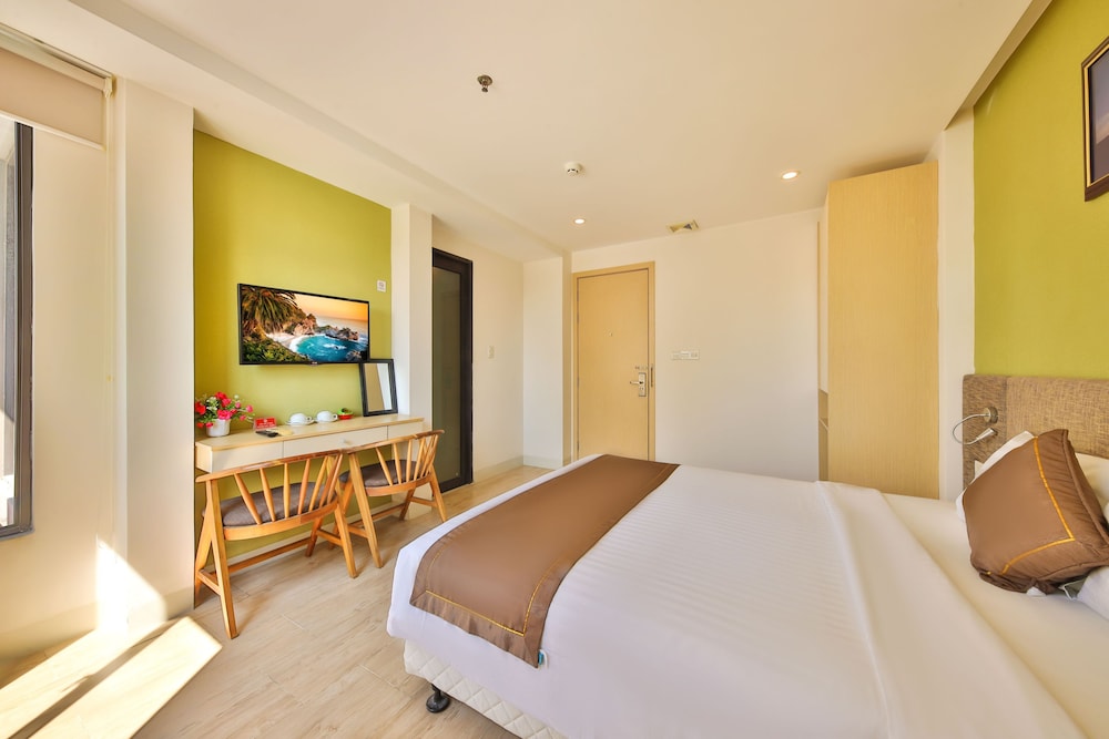 Superior Double Room, City View