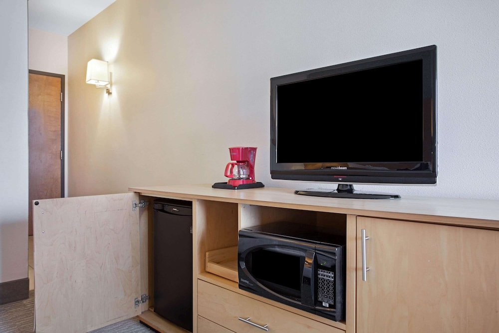 Deluxe Room, 1 King Bed, Non Smoking (Deluxe Executive Room) - Photo 2