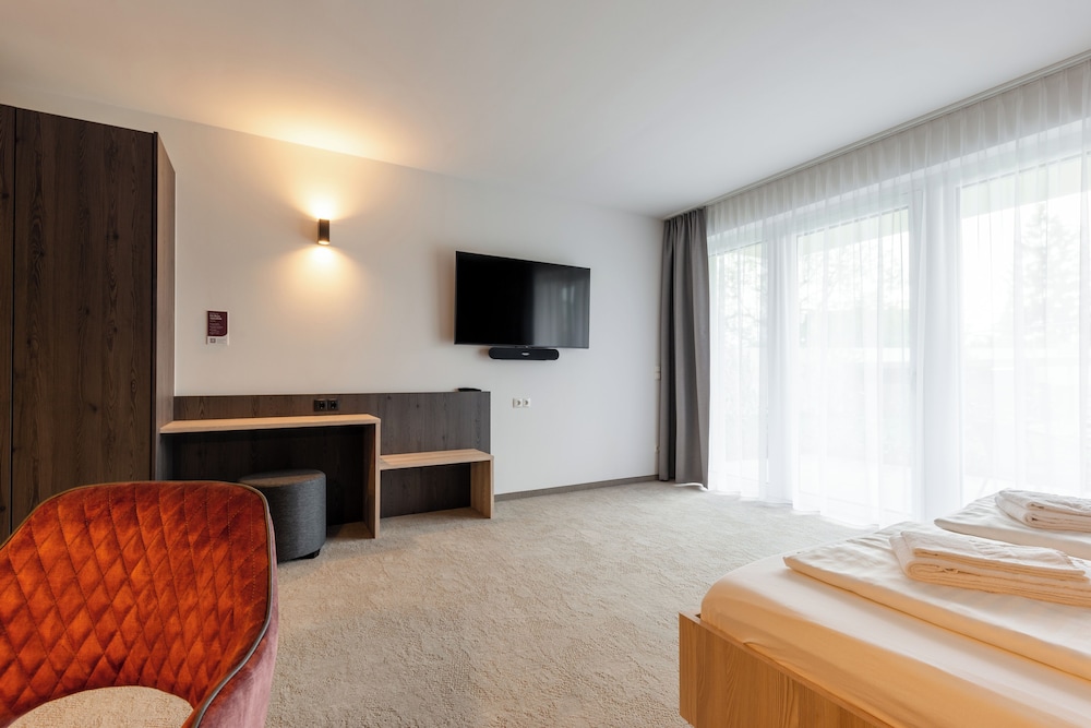 Grand Double Room, Roll-in Shower