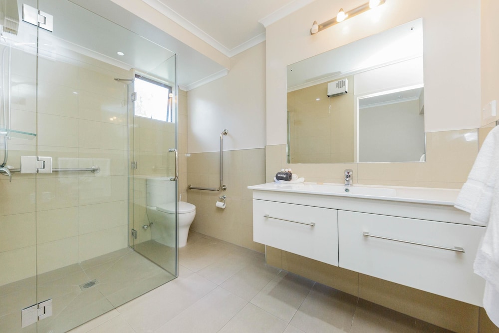 Executive Studio with Accessibility Bathroom