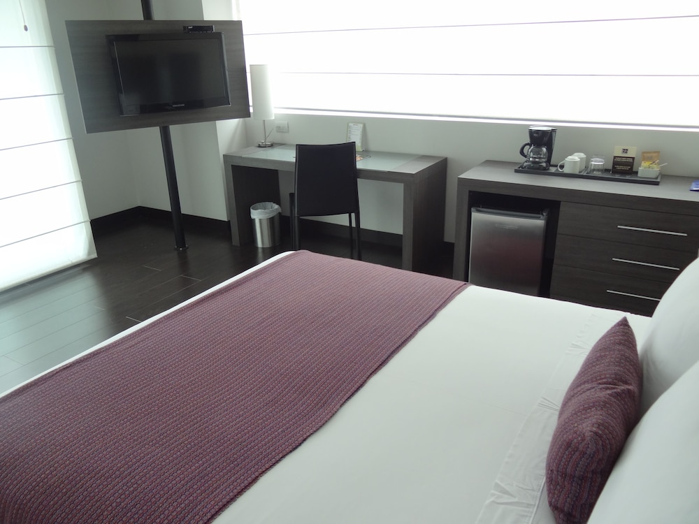 Standard Room, 1 King Bed photo 3