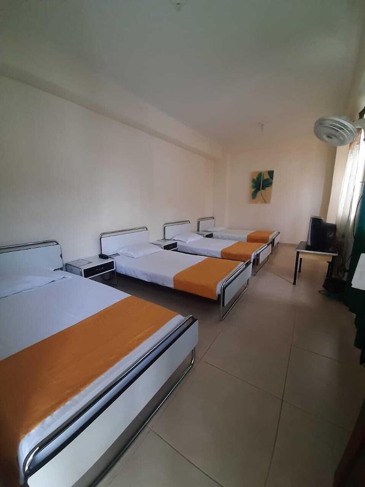 Basic Quadruple Room photo 2