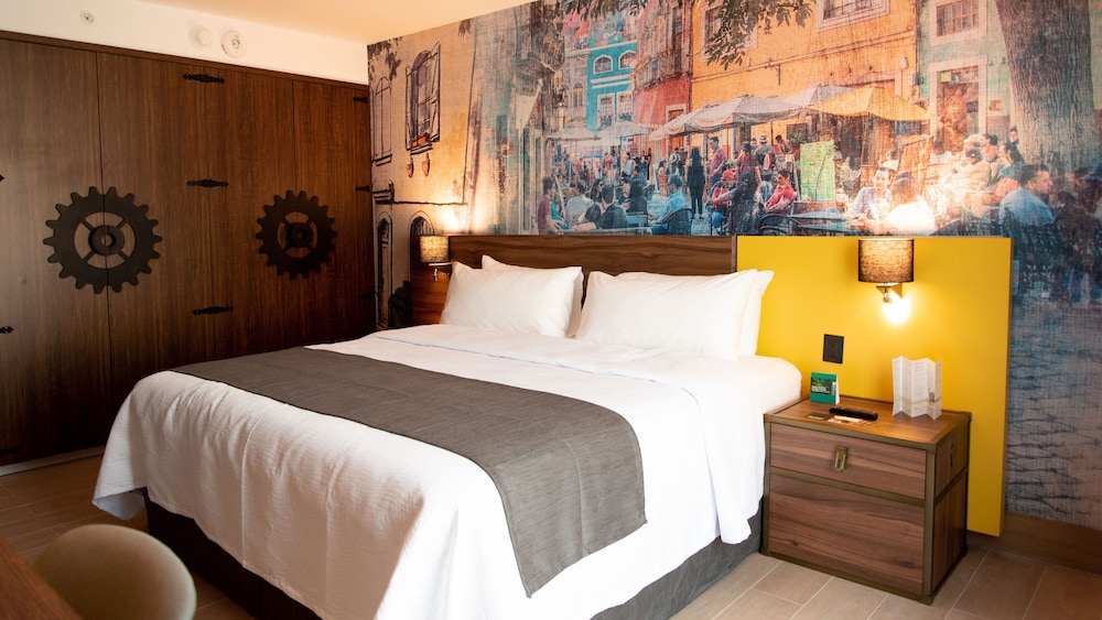 Standard Room, 1 King Bed - Photo 2