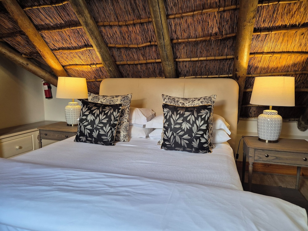 Manor House room 5