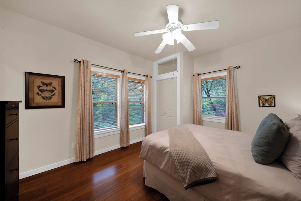 Luxury Suite, 1 Bedroom, Jetted Tub, Hill View photo 3