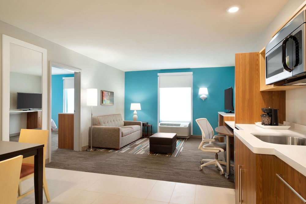 Suite, 1 Queen Bed, Accessible, Non Smoking (mob/hearing acc w/ roll-in shower) photo 2