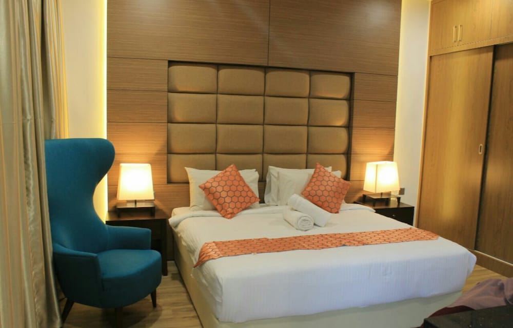 Junior Suite, 1 King Bed, Non Smoking photo 1