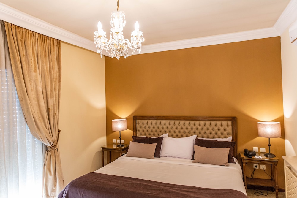 Senior Suite, 1 King Bed - Photo 6