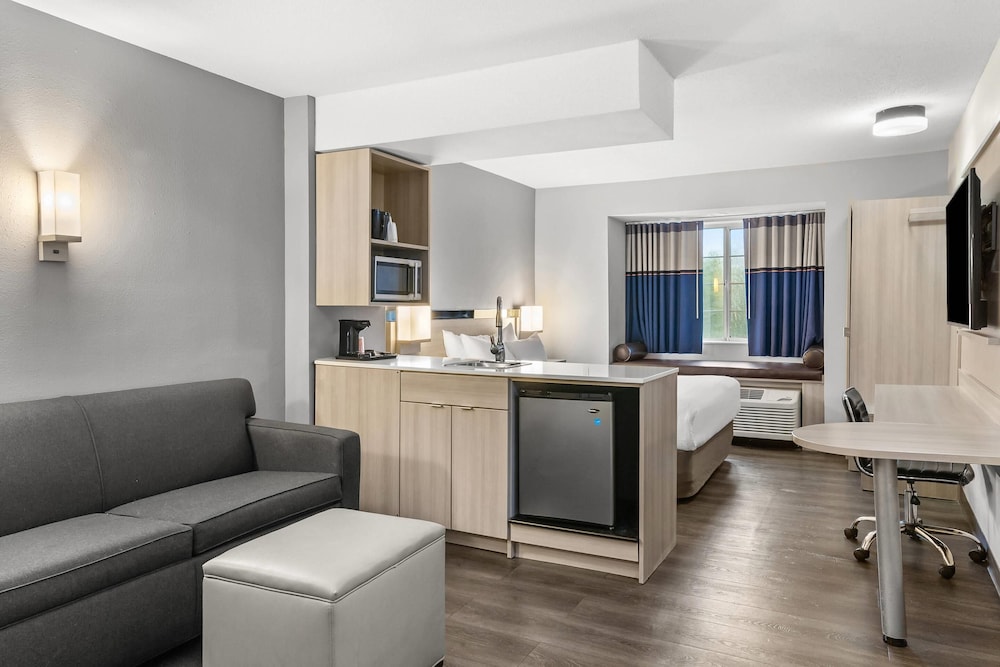 Suite, 1 Queen Bed with Sofa bed, Non Smoking photo 1