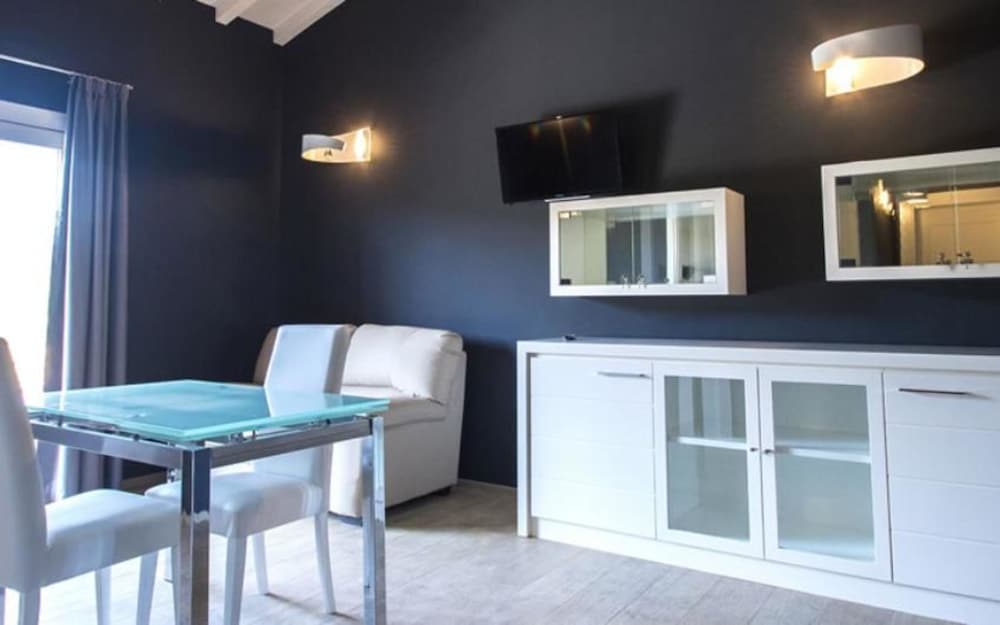 Junior Suite, 1 Bedroom, Terrace, Pool View photo 1