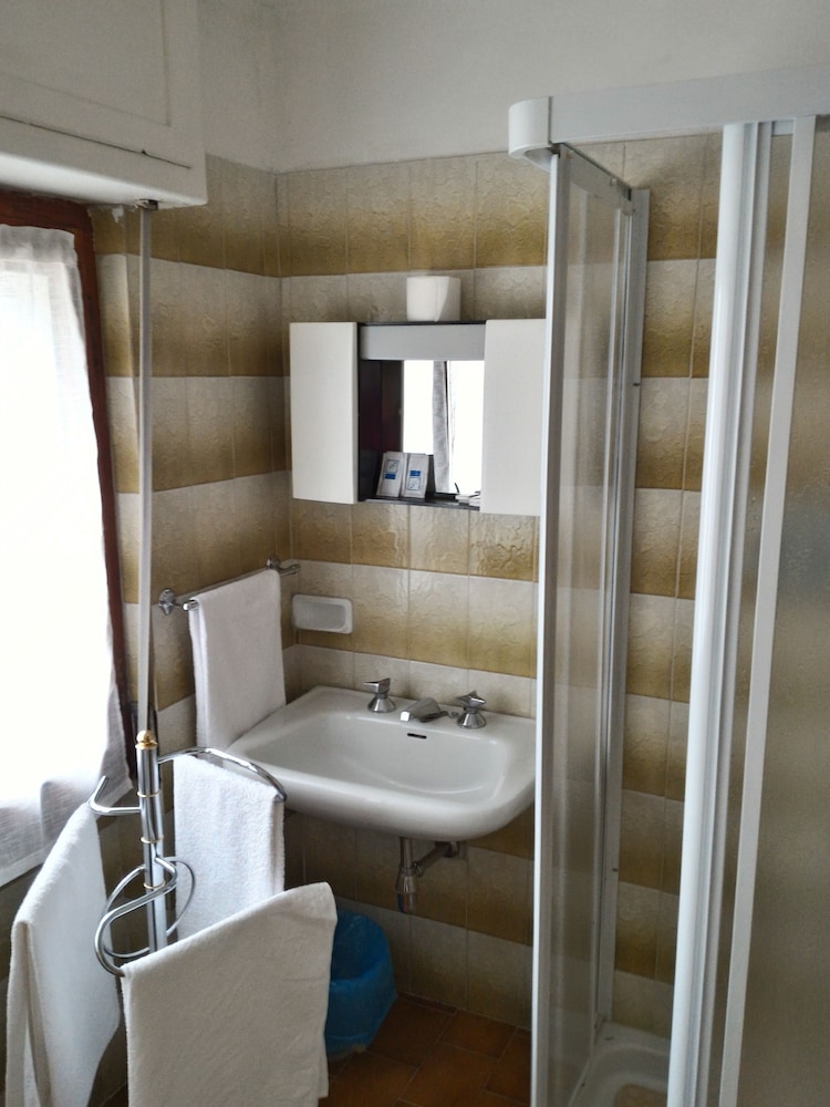 Quadruple Room, Multiple Beds, Private Bathroom photo 3
