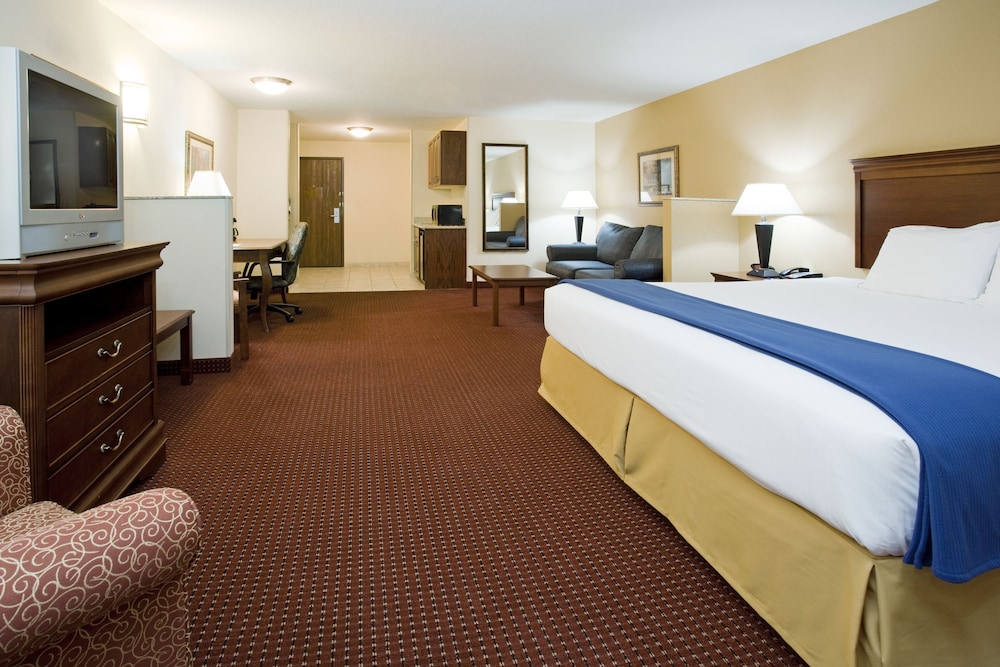 Suite, 1 King Bed, Accessible (Communication, Accessible Tub) photo 1