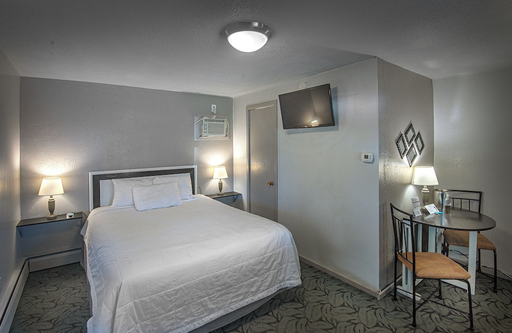 Standard Room, 1 Queen Bed, Non Smoking (Deluxe 1 Bed) photo 1