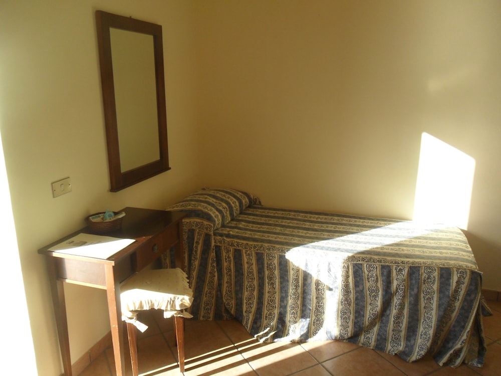 Comfort Quadruple Room, 1 Bedroom, Private Bathroom, Ocean View photo 2