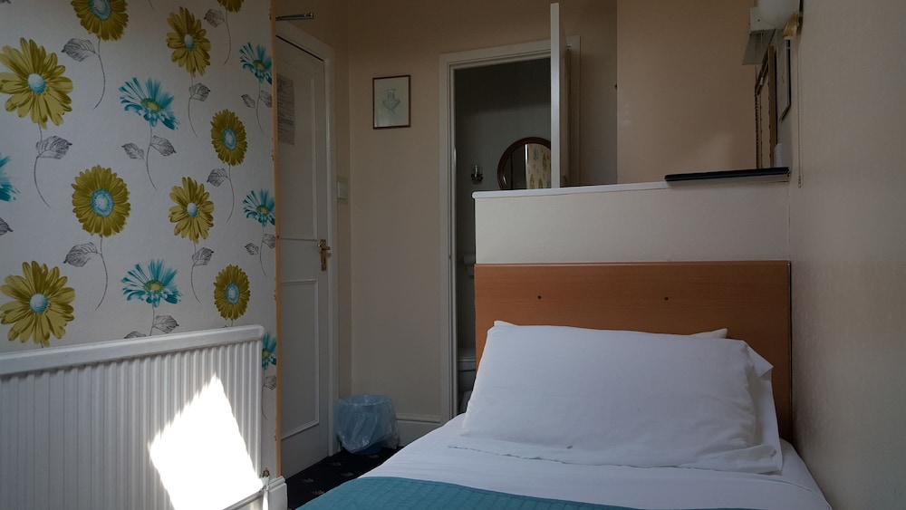Add a photo Economy Single Room, 1Single Bed, Ensuite (Single bed - 206) photo 3