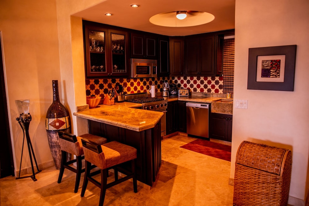 Condo, 3 Bedrooms photo 3