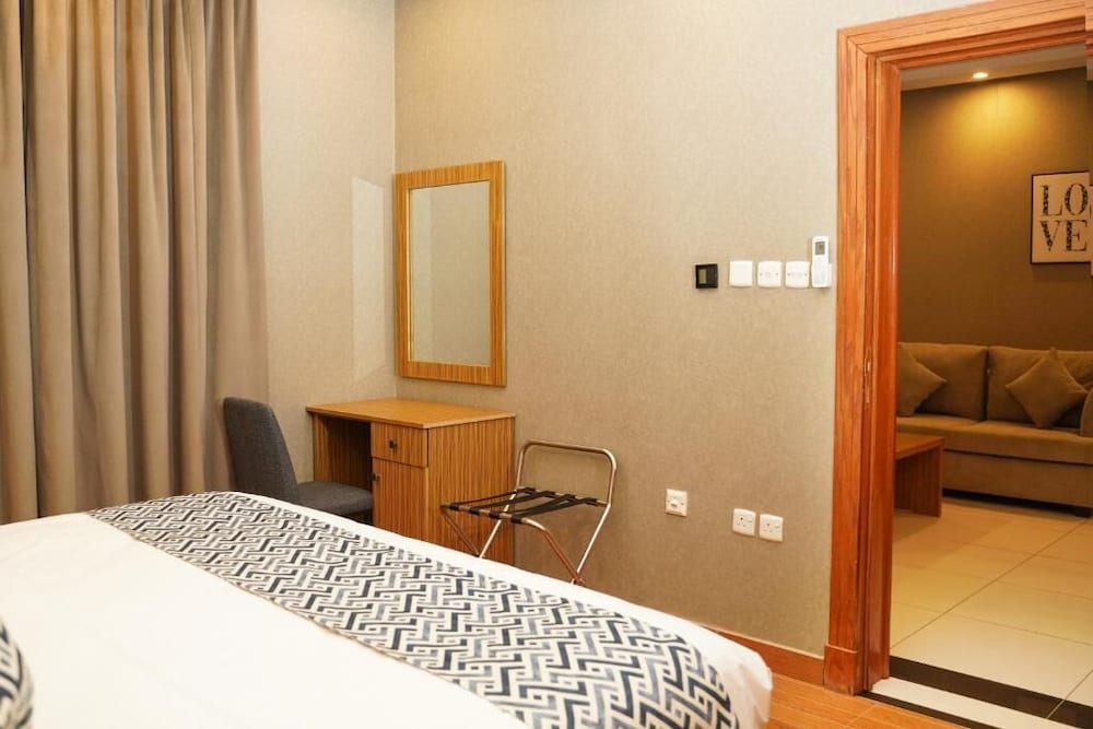 Two Bedroom Deluxe Apartment - Photo 7