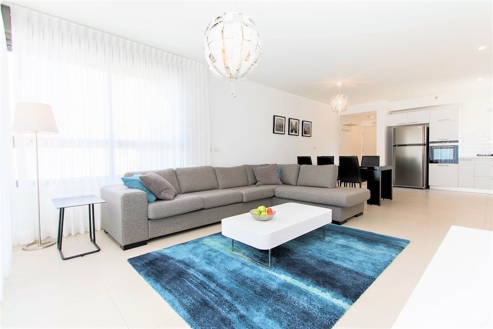 Design Apartment, 3 Bedrooms, Sea View photo 3