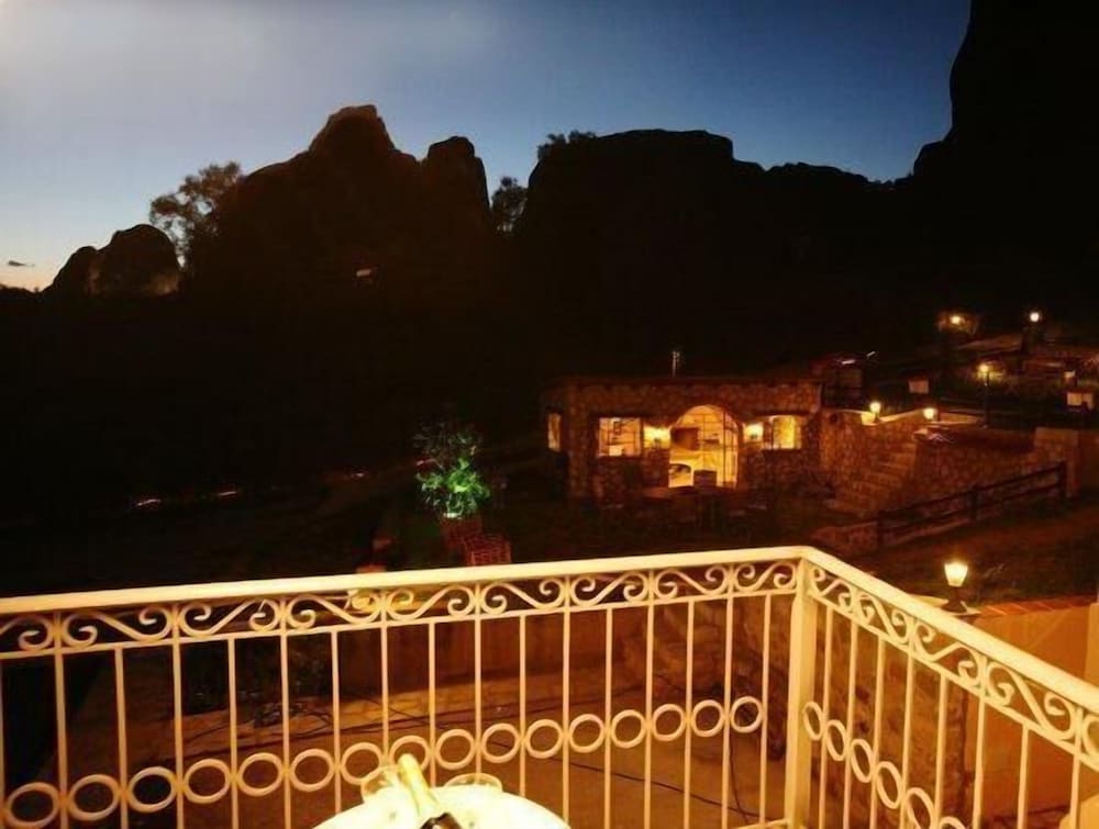 Deluxe Suite (Meteora View) - Photo 2