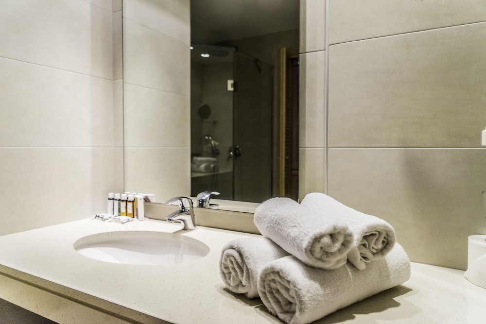 Superior Double or Twin Room, Pool View - Photo 2