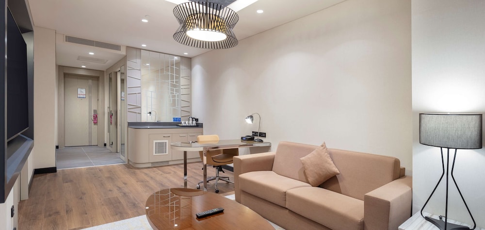 One Bedroom Suite with Sea View thumbnail 5
