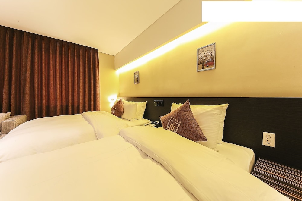 Premium Twin Room photo 2
