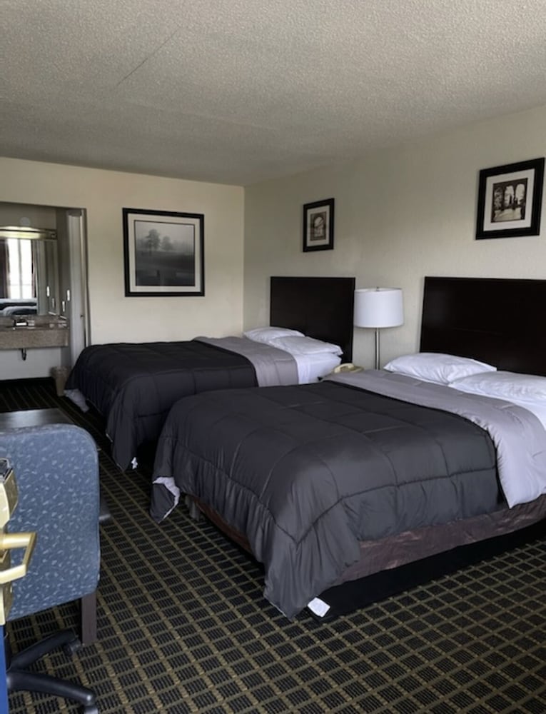Standard Room, 2 Double Beds, Smoking photo 3