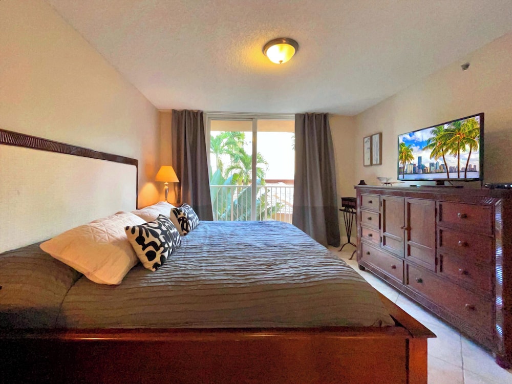 Condo, 2 Bedrooms photo 3