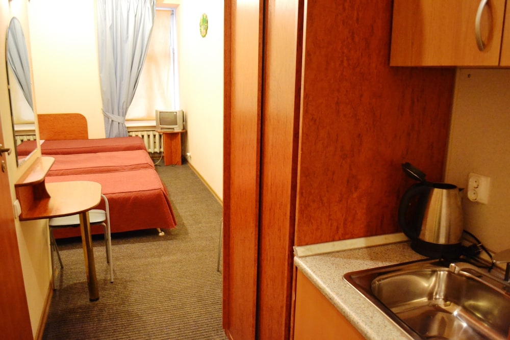 Triple Room (Studio)