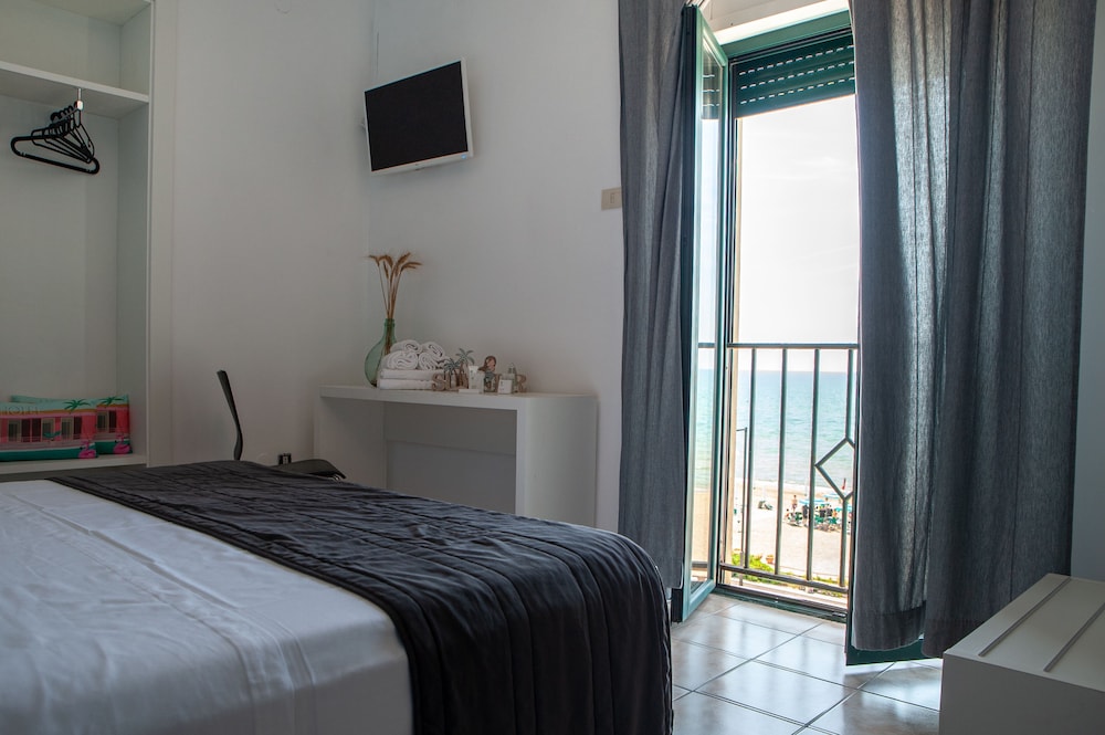 Deluxe Double or Twin Room, Sea View photo 1