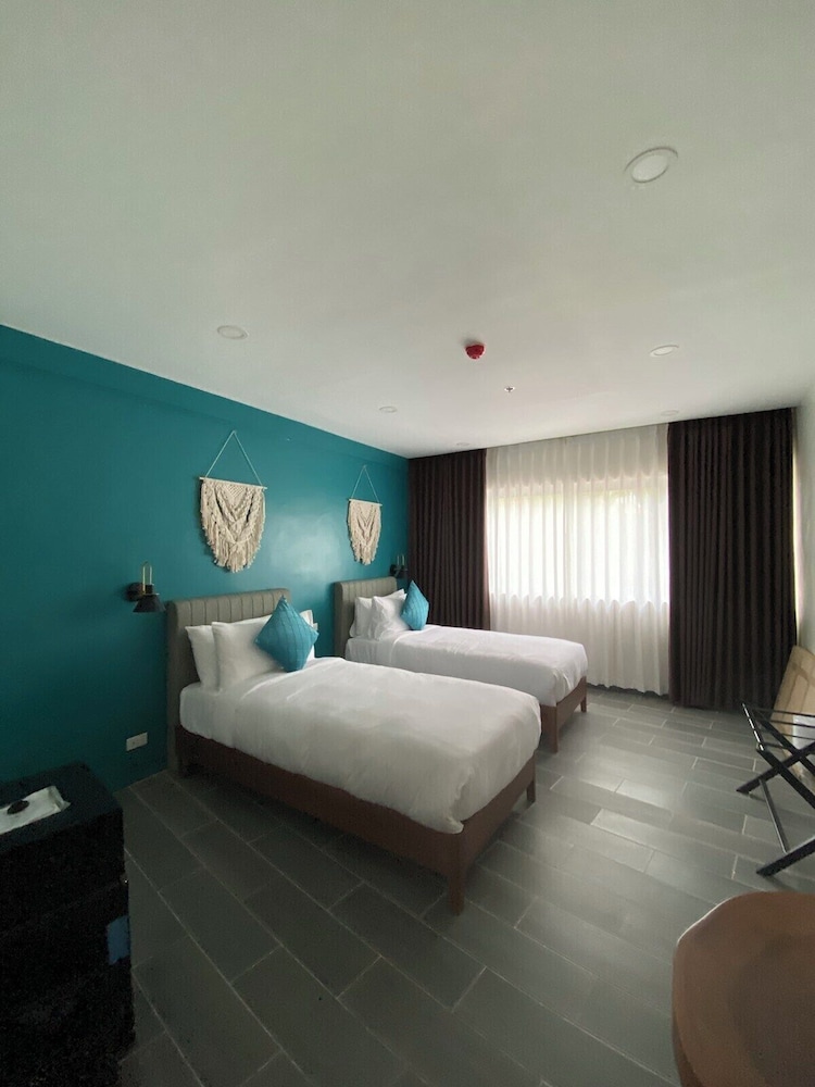 Deluxe Room, Balcony, Pool View