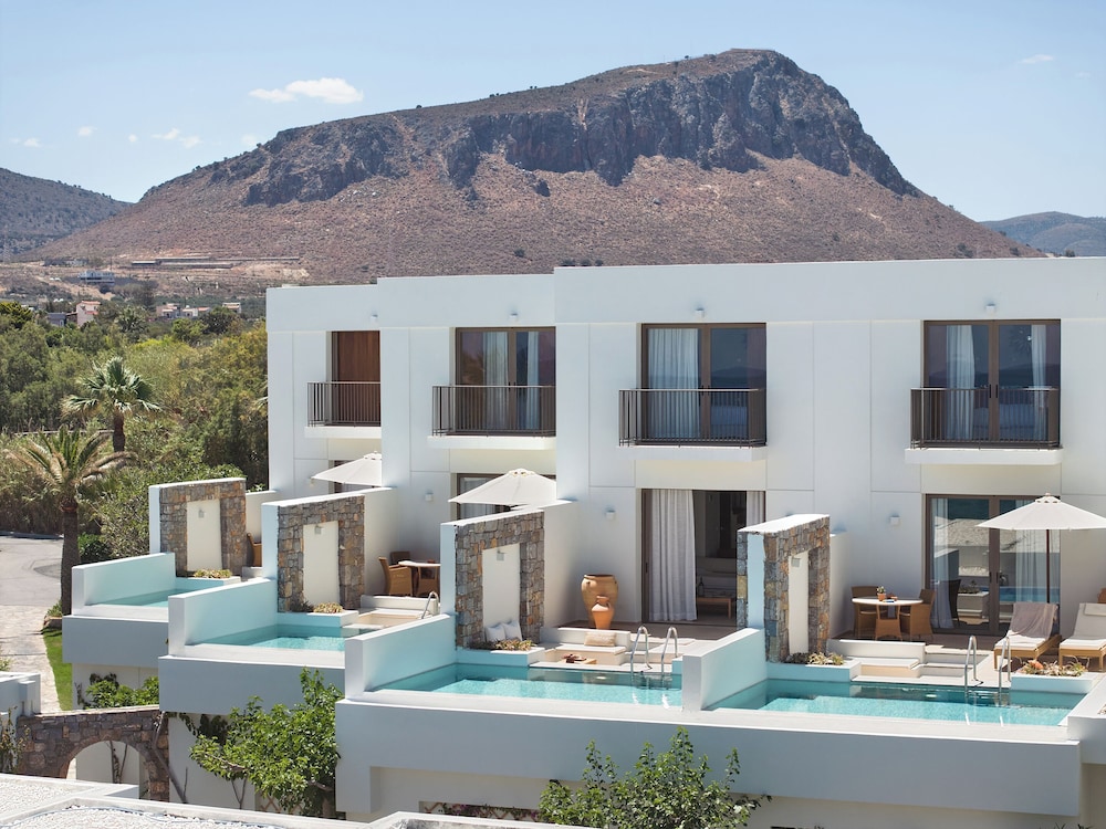 2 Bedroom dream villa with sea view and private pool thumbnail 5