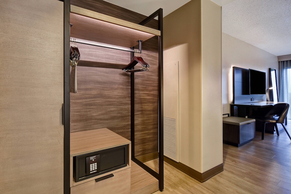 Room, 2 Queen Beds - Photo 8