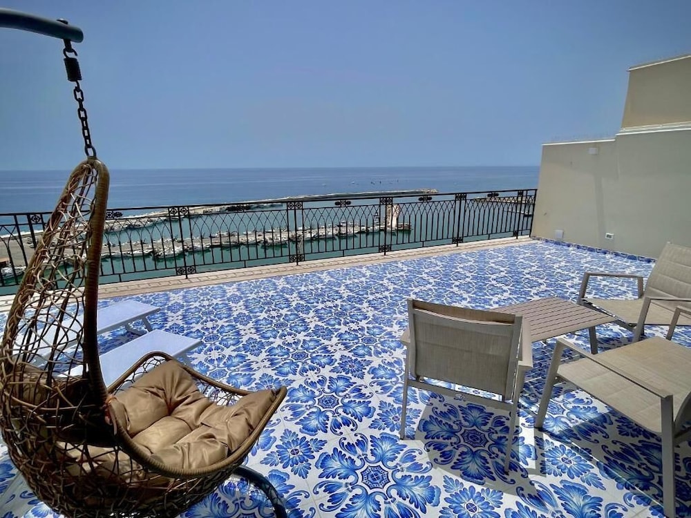 Royal Studio Suite, Terrace, Harbor View