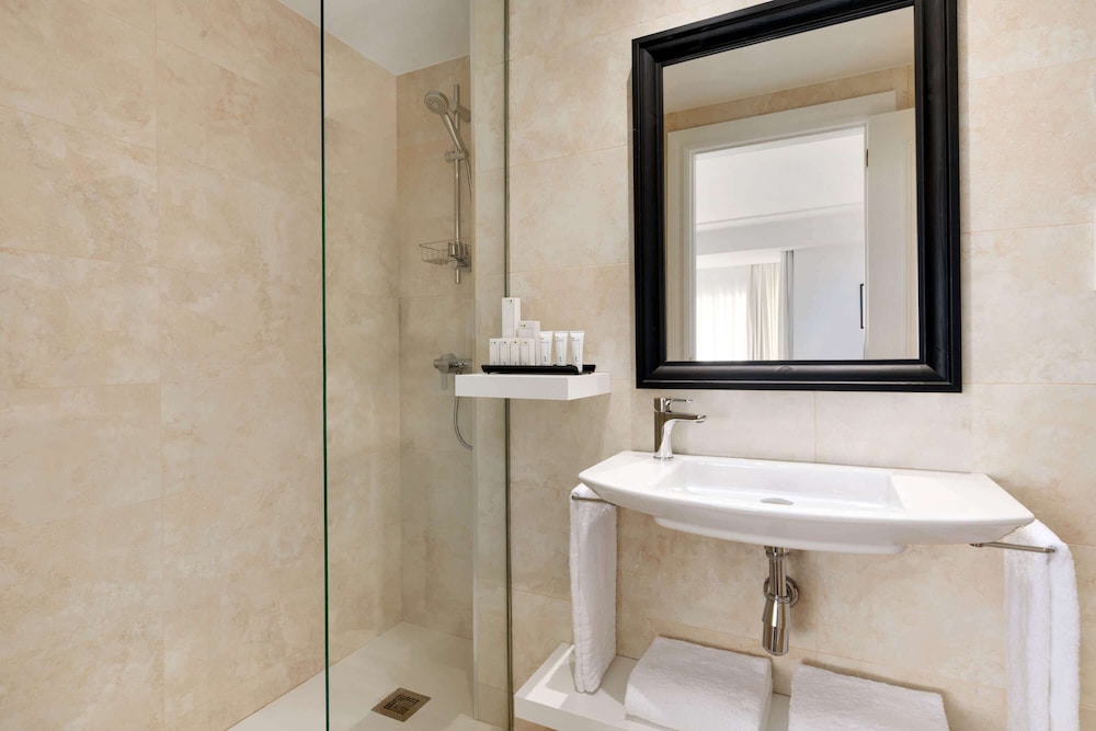 Double Room - Photo 9