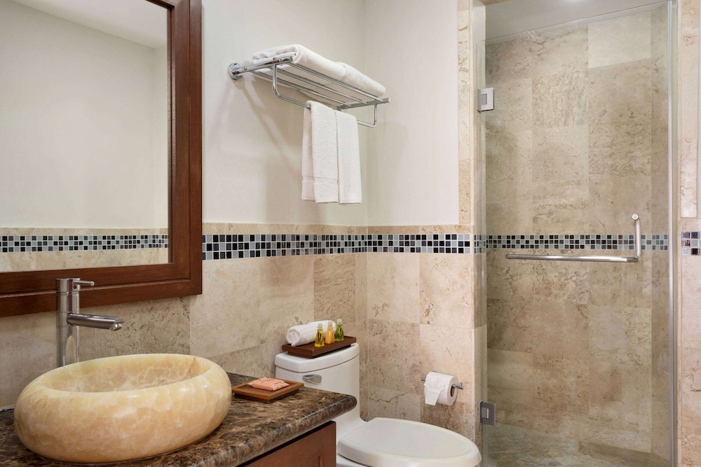 Suite, 1 Bedroom - Photo 8