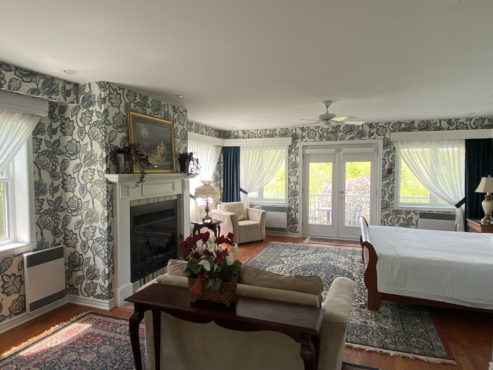 Massawippi Luxury Suite photo 1