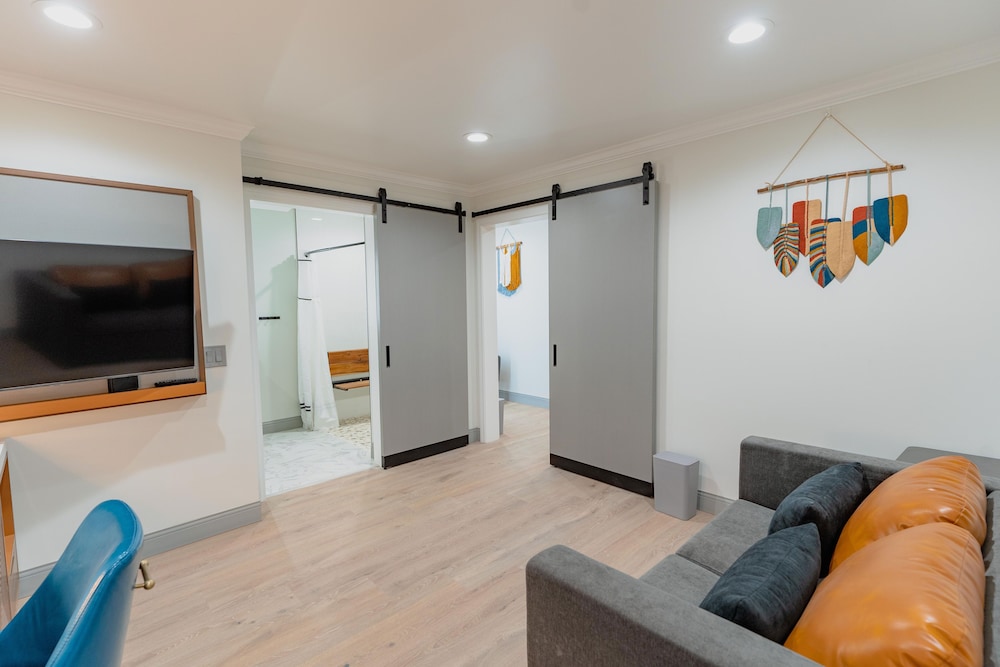 Comfort ADA Suite - 112