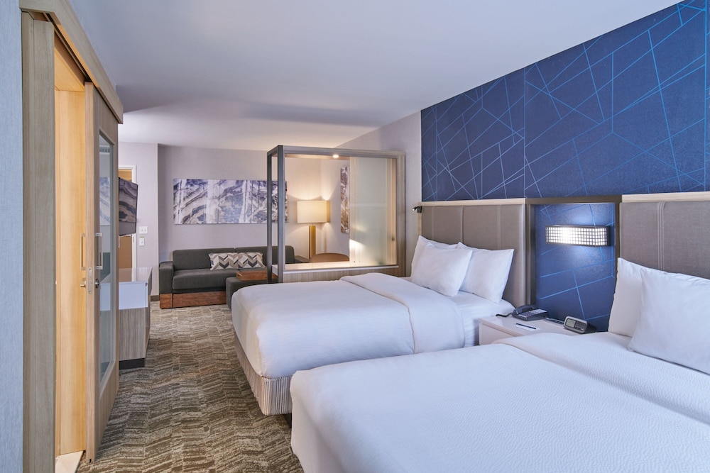Suite, 2 Queen Beds (Mobility Accessible, Tub) photo 2