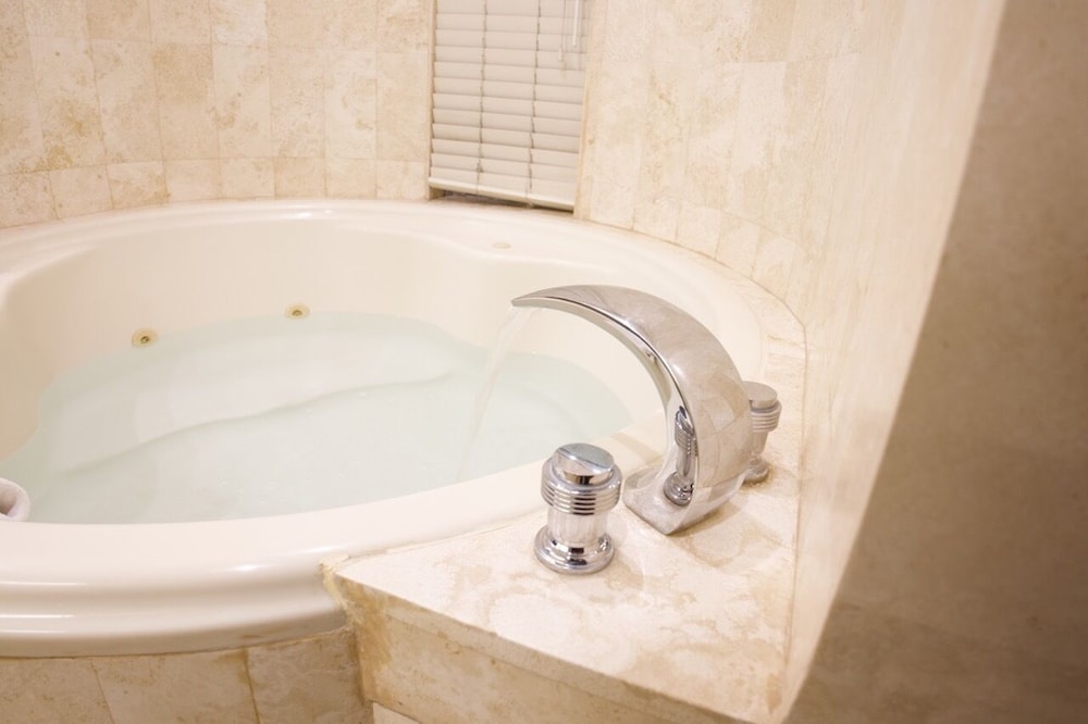 Senior Suite - Photo 9