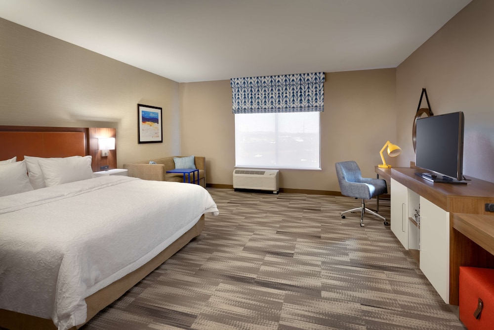 Room, 1 King Bed, Accessible, Bathtub photo 2