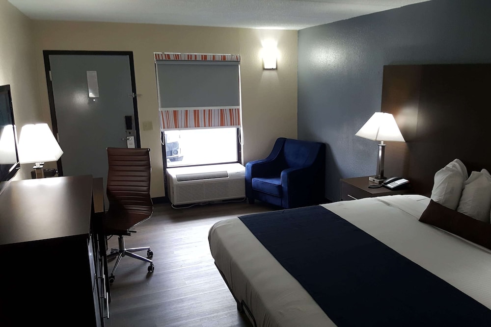 Room, 1 King Bed, Accessible, Non Smoking (Tub with Grab Bars) photo 1