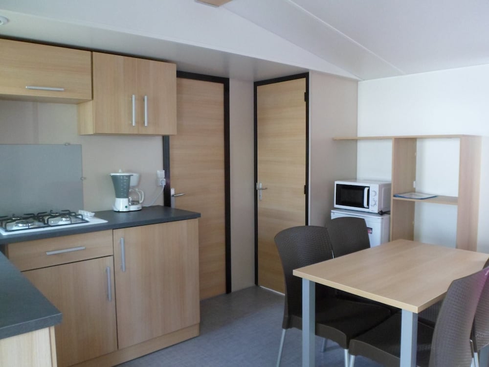 Mobile Home, 1 Bedroom - Photo 2